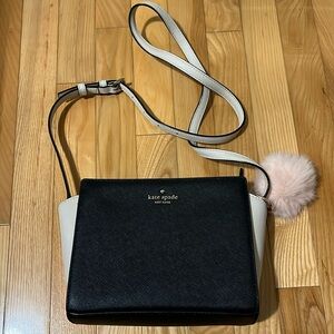Kate Spade Cream & Black Purse
Gold hardware
